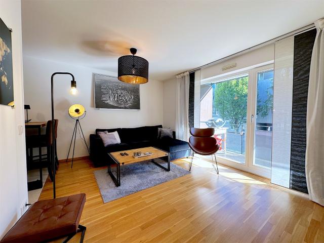 Furnished 2 room apartment with south facing balcony and fitted kitchen in Moosach
