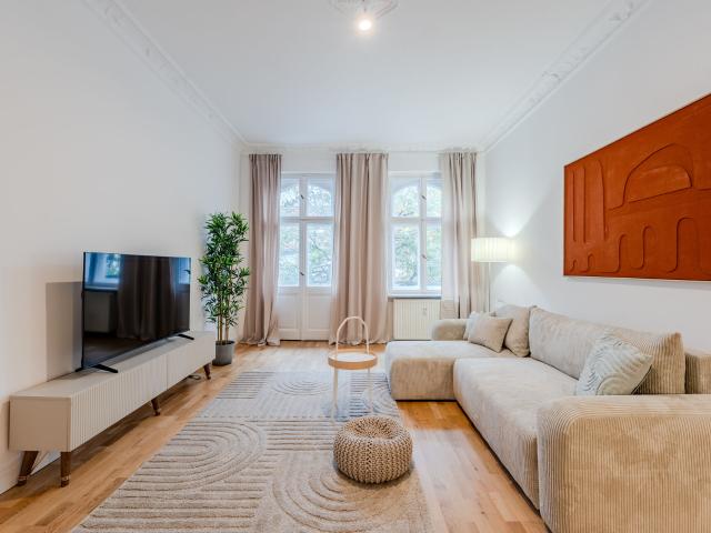 Furnished 2 Room Apartment with South Facing Balcony in Berlin Neukölln