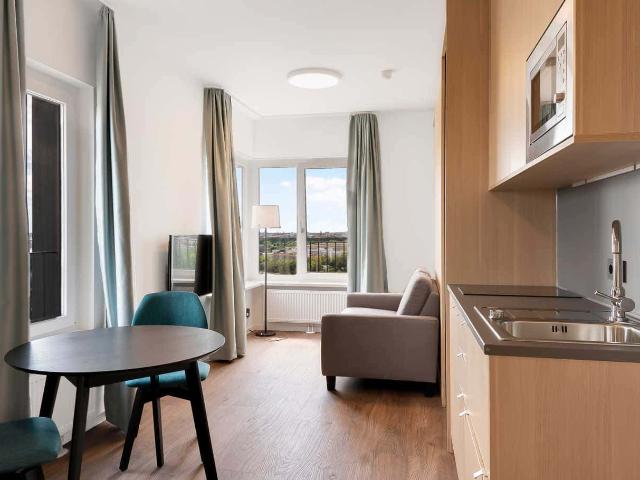 Furnished 2 Room apartment, Gym & Concierge 15 min to Berlin Central