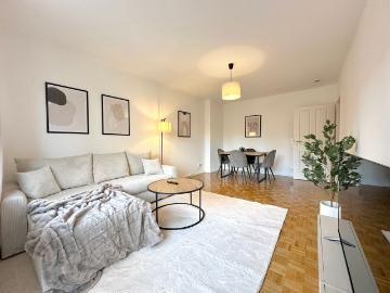 Furnished 2 room flat with balcony, central