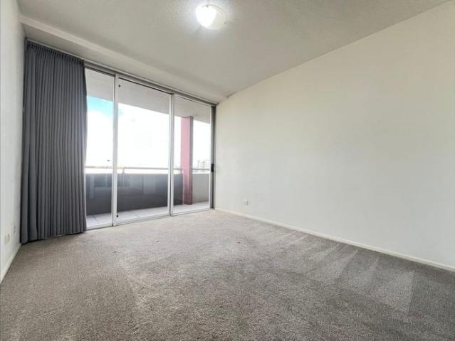 FURNISHED 2BED/2BATH APARTMENT: HEART OF INDOOROOPILLY