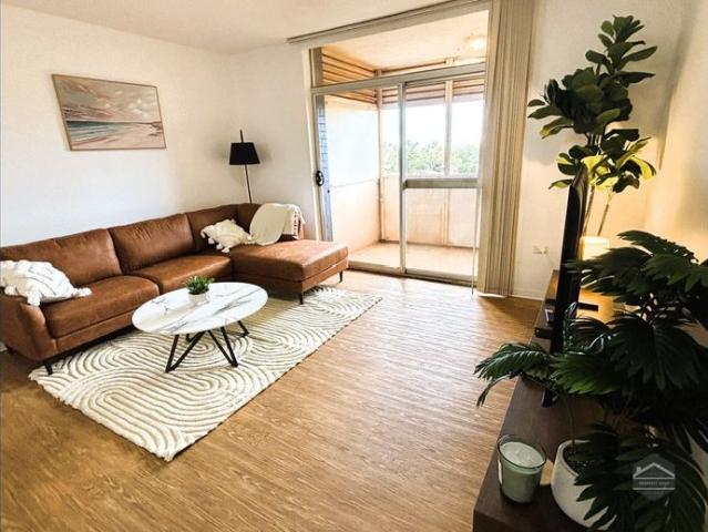 Furnished 2x1, Modern Unit!