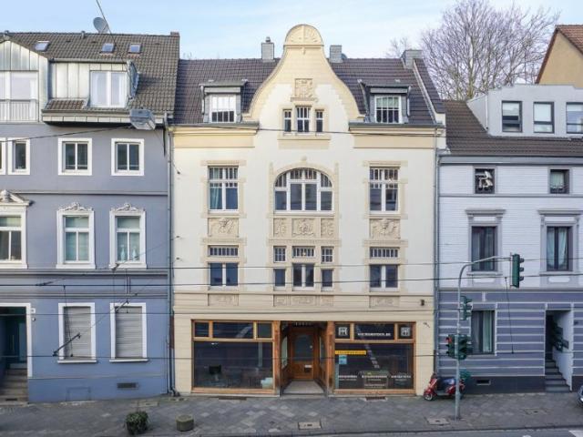 Furnished 40 sqm 2 room apartment in a renovated, listed old building. All inclusive! 15.11.26. 31.03.27 Möbliertes 2 Zimmer Apartment 40qm in einem renovierten Denkmal!