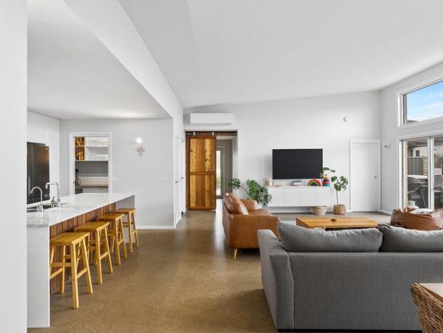 Furnished 4 bedroom Home Short Term