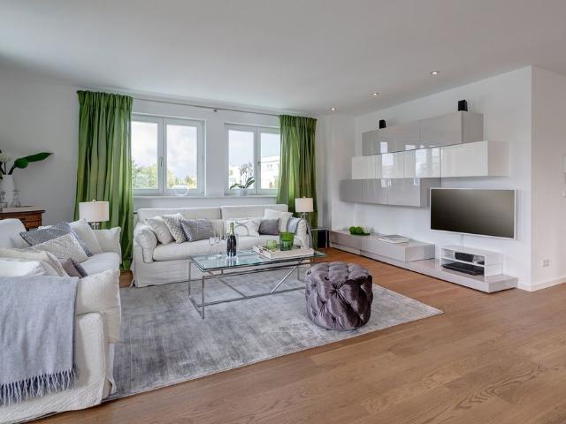 Furnished 4 room premium apartment with roof terrace
