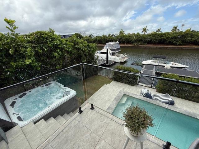 FURNISHED 5 KITCHENS 3 SEPERATE LIVING AREAS WITH OWN KITCHEN POOL SPA JETTY