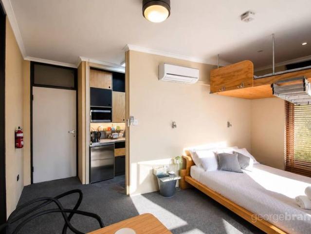 Furnished Coastal Studio Living – Just 150m to Terrigal Beach Electricy and Gas included!