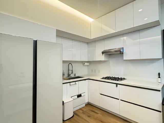 Furnished condo at Adamant Grand for rent