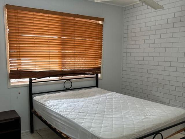 FURNISHED, COSY UNIT ON THE BEACH! A MUST SEE!