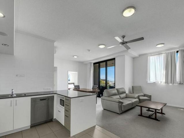 APPLICATION APPROVED: FURNISHED CBD APARTMENT WITH GREAT WATER VIEWS