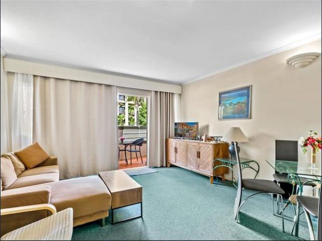 FURNISHED CBD UNIT!