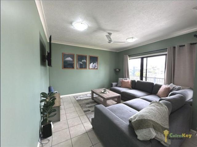 Furnished City Apartment With Great Views And Cool Breezes!