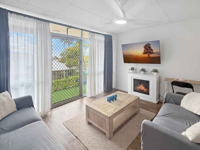 Furnished City Living Spacious 2 Bedroom Apartment