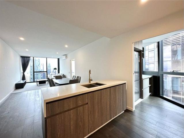 FURNISHED AMAZING CITY VIEW THREE BEDROOM ONE CARPARK APARTMENT LOCATED IN MELBOURNE CBD!
