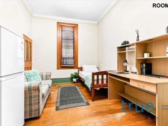 FURNISHED AND AFFORDABLE SHARE HOUSE ROOM