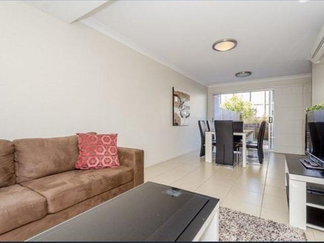 Furnished Air Conditioned Unit in Complex with a Pool!
