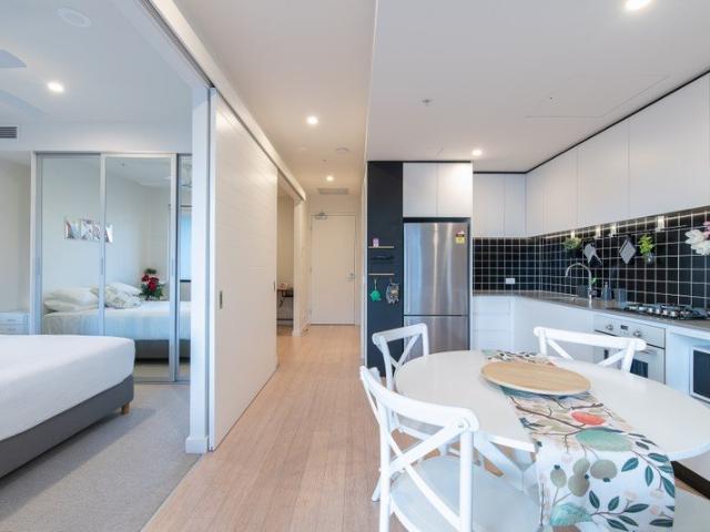 FURNISHED Apartment Convenience & Comfort in Trendy Bowden