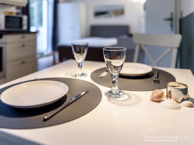 Furnished apartment for 1 expat with balcony in a central location