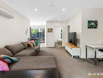 Furnished apartment ideally located in the inner north, available.