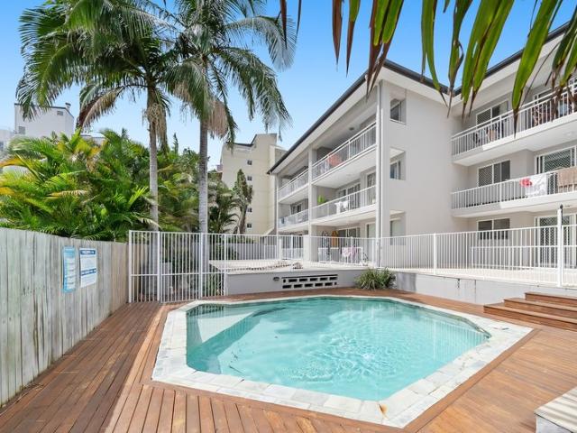 Furnished apartment in Mermaid Beach Hedgerow Building
