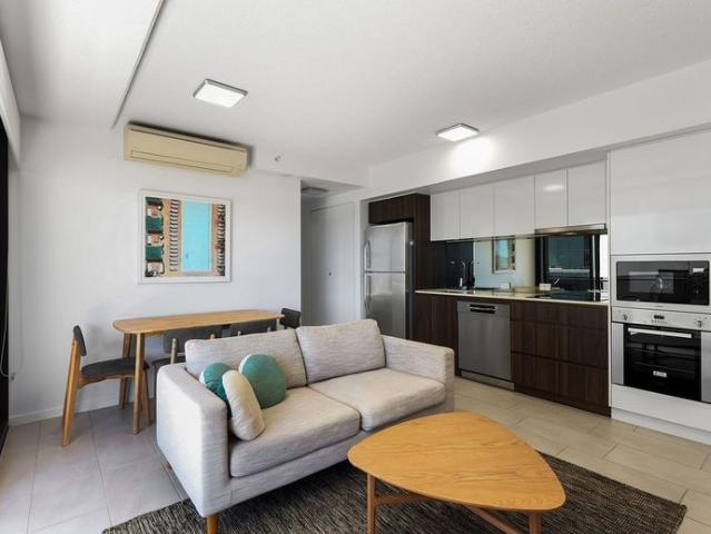 FURNISHED APARTMENT IN MOOLOOLABA RESORT
