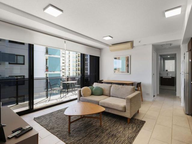 FURNISHED APARTMENT IN MOOLOOLABA RESORT