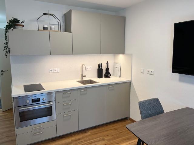 Furnished apartment in a prime location with terrace & parking space | All inclusive | Close to the University, Regensburg Amsterdam Apartments for Rent