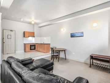 Furnished apartment in Central Geelong