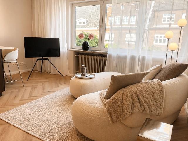 Furnished apartment in Düsseldorf Oberkassel – first occupancy after renovation, Dusseldorf Amsterdam Apartments for Rent
