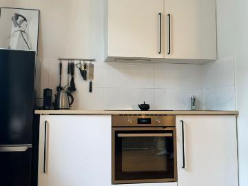 Furnished Apartment in Little Tokyo with Kitchen!, Dusseldorf Amsterdam Apartments for Rent