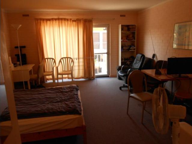 Furnished Apartment in Prime Uni Location