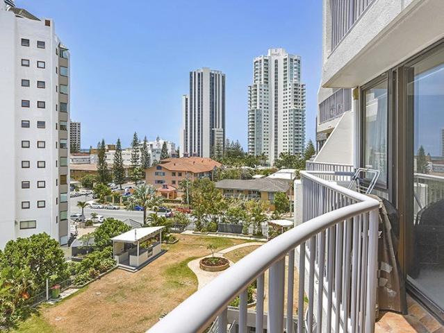 Furnished Apartment in the Heart of Broadbeach!