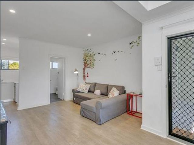 FURNISHED APARTMENT, SENSATIONAL LIVING IN ENVIABLE LOCATION!