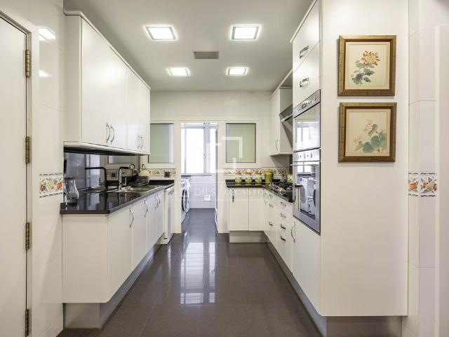 Furnished apartment with 4 bedrooms, communal garden and swimming pool in Pedralbes, next to the French Lycée