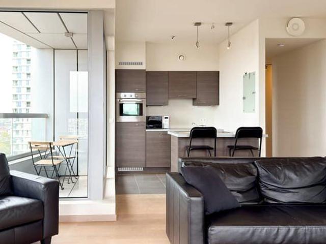 furnished apartment with a unique view of Het Eilandje