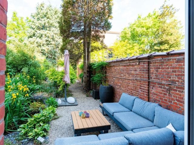 Furnished apartment with garden