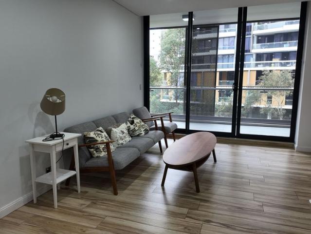 Furnished Apartment with study in the Heart of Mascot