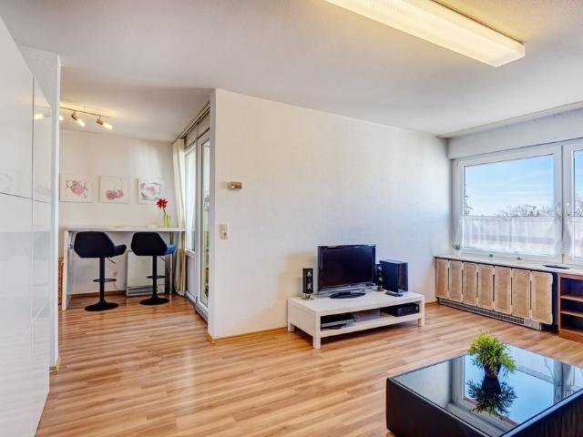 Furnished apartment with west facing Loggia, well connected