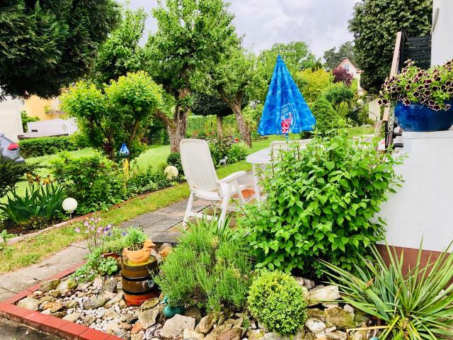 Furnished Apartment with Winter Garden near the Festival Theatre – for 1–4 people, Bayreuth Amsterdam Apartments for Rent