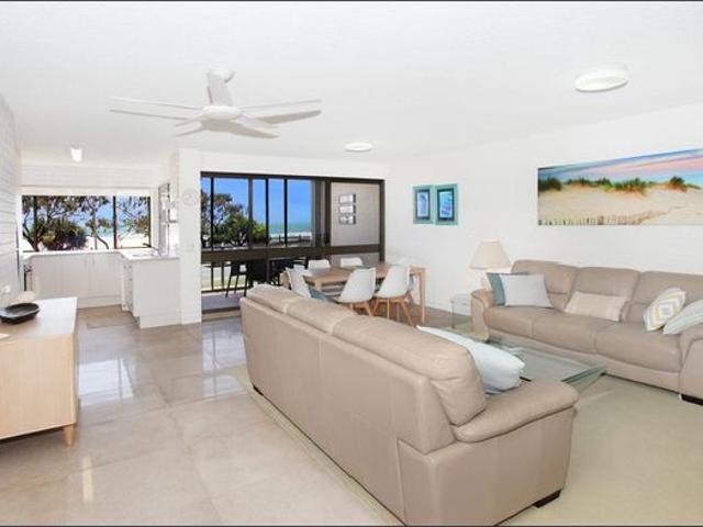 Furnished apartment with the ocean at your doorstep!