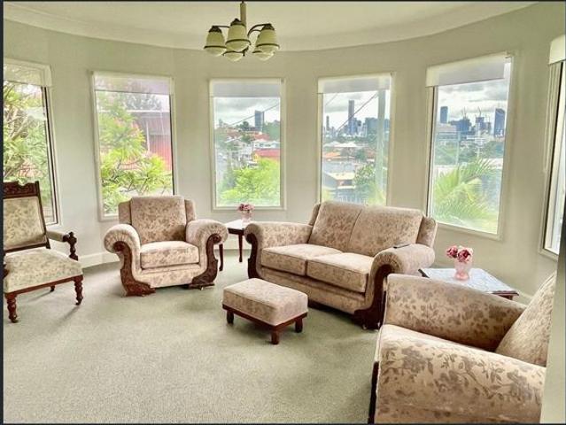 Furnished Art Deco Apartment, close to Transport, includes utilities