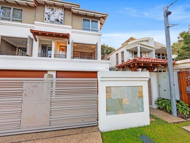Furnished Architectural Beachside Luxury with Lift, Pool & Self Contained Guest Retreat 200m to Currumbin Beach!