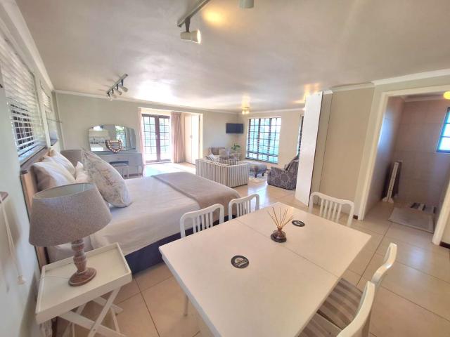 Furnished Bachelor Apartment, Magnificent Views, with Lights and Water Included