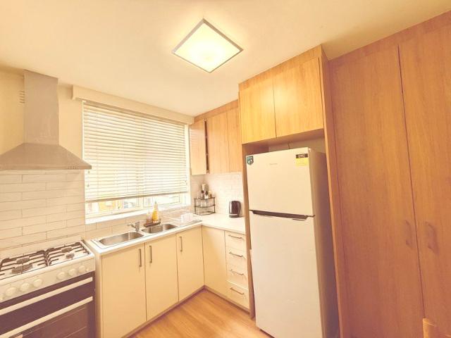 Furnished, Balcony on Convenient Chapel Street