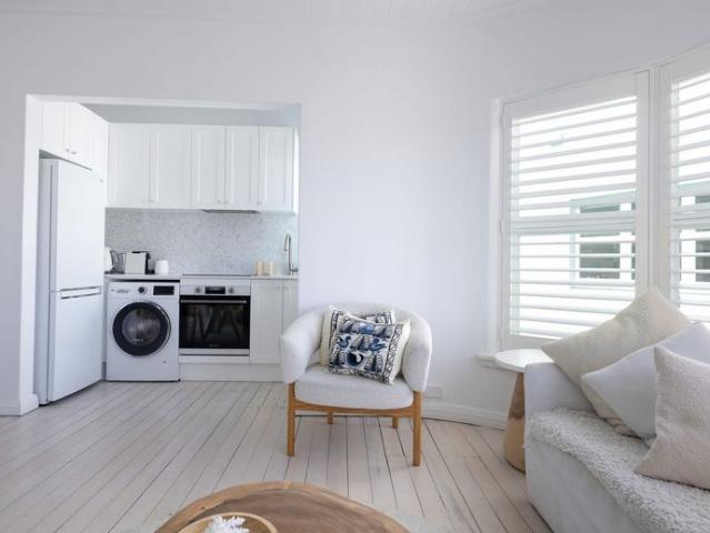 FURNISHED Beachside Art Deco apartment with exclusive rooftop