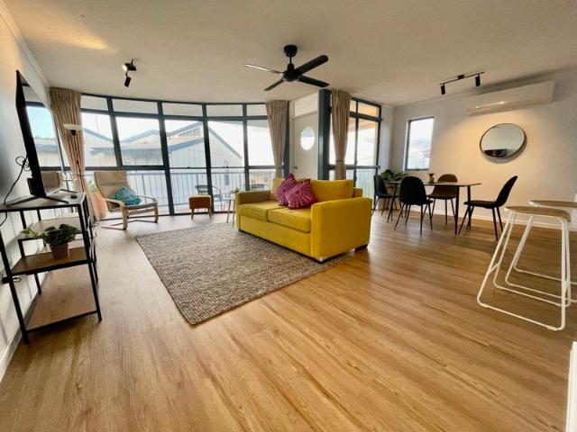 Furnished Beachside Penthouse in Castaways Beach