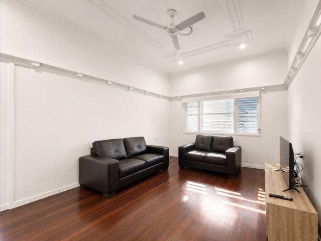 Furnished Bedroom in Ashgrove For Lease! Water, Electricity and Wi fi included in the weekly rent!