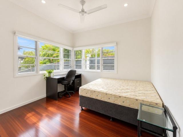 Furnished Bedroom in Ashgrove For Lease! Water, Electricity and Wi fi included in the weekly rent!
