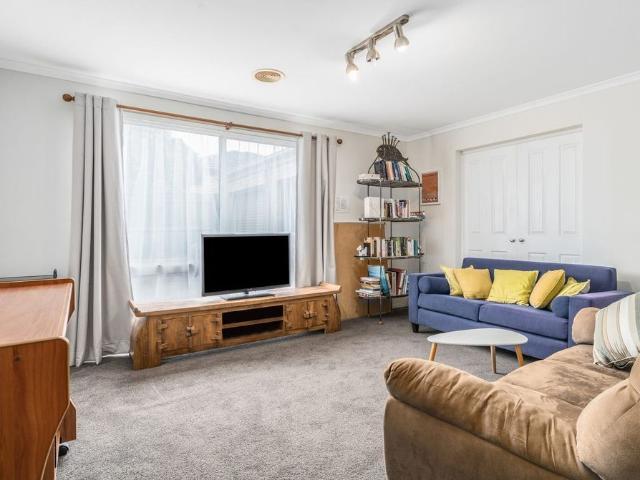 FURNISHED BEDROOM IN ROOMING HOUSE WITH ALL BILLS INCLUDED