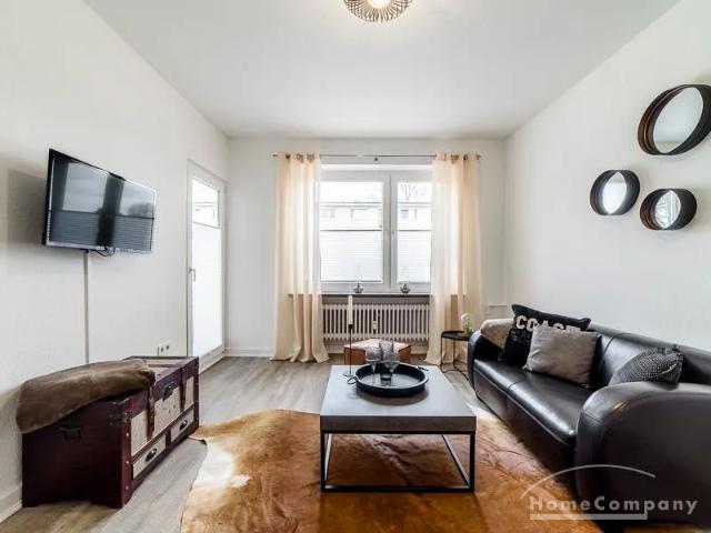 Furnished Black and Brown Look flat in Hamburg close to City Nord, Stadtpark, Alster and city centre